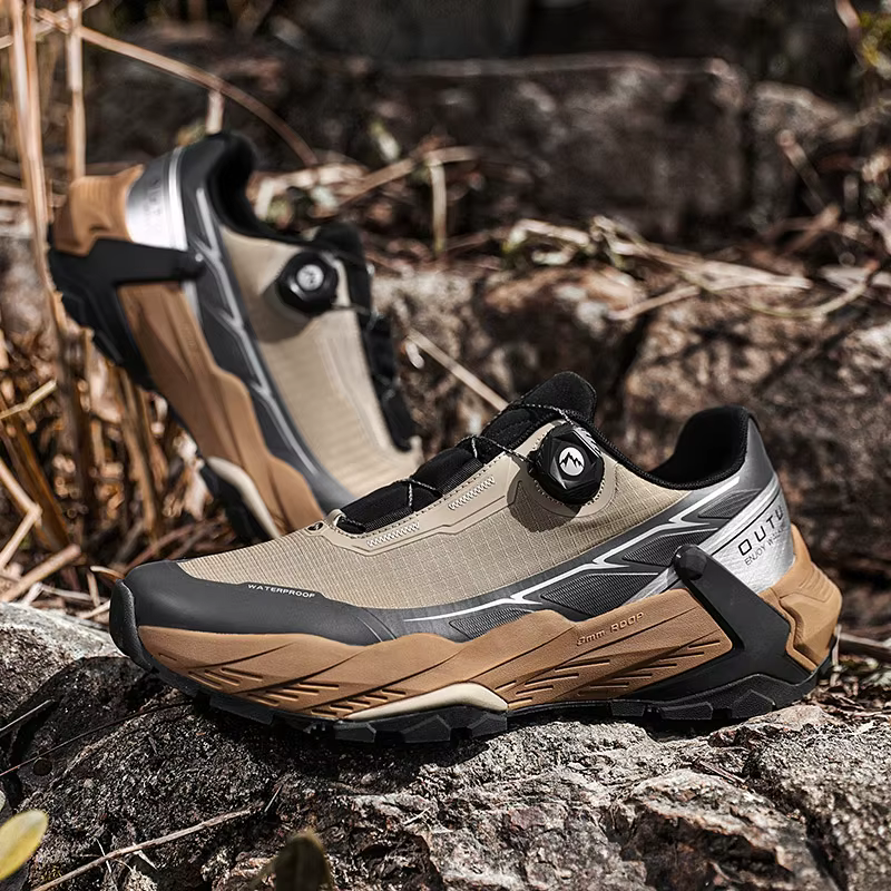 Nouvelles chaussures de randonnée pour hommes montagne