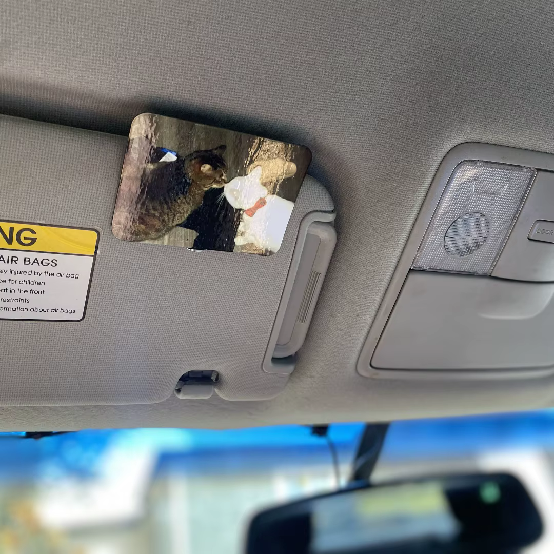 Accessoire de voiture personnalisé 1 pièce-Clip et cintre personnalisés conçus par photo, gravés au laser pour les déplacements quotidiens, les amateurs de voitures et les cadeaux