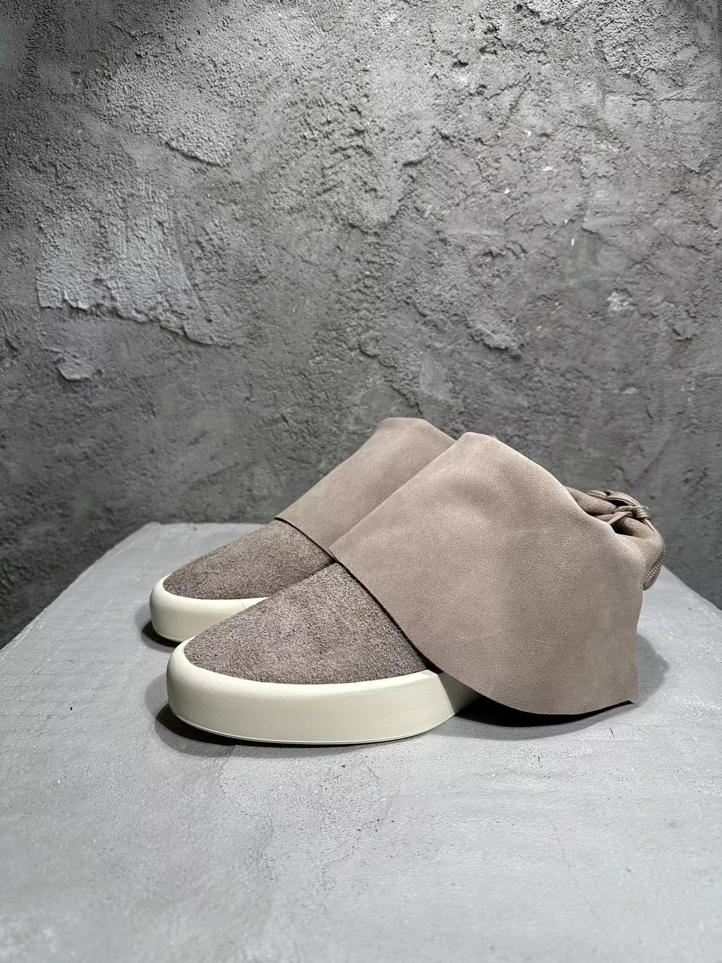 Chaussures décontractées pour hommes baskets en cuir suédé à lacets de luxe haute rue automne bottes de créateur noires