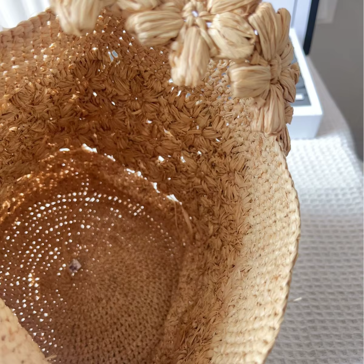 Sac seau en raphia tressé pour femme, fait main, avec fleur au crochet, sac à main en paille, style français, sac fourre-tout