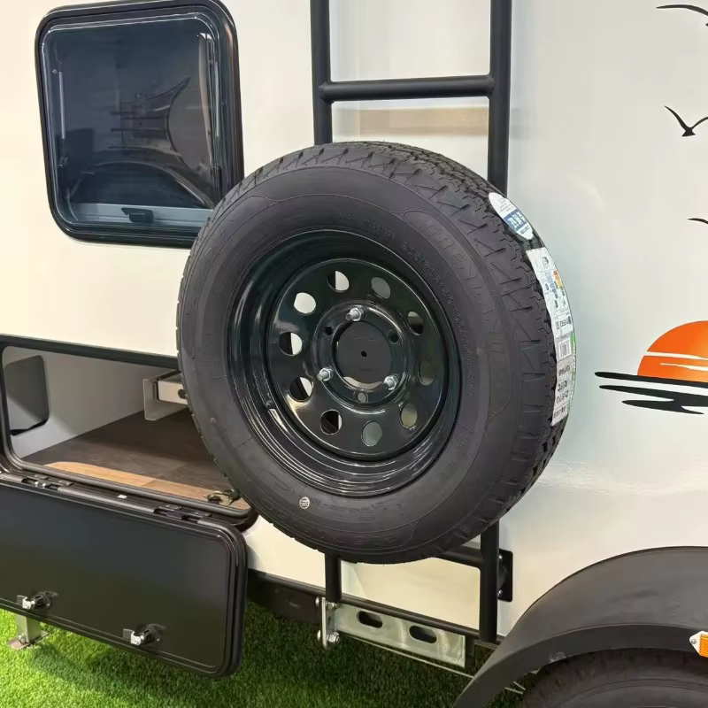 Roulotte de camping Teardrop avec cabine isolée et système de ventilation de toit pour les voyages sur route