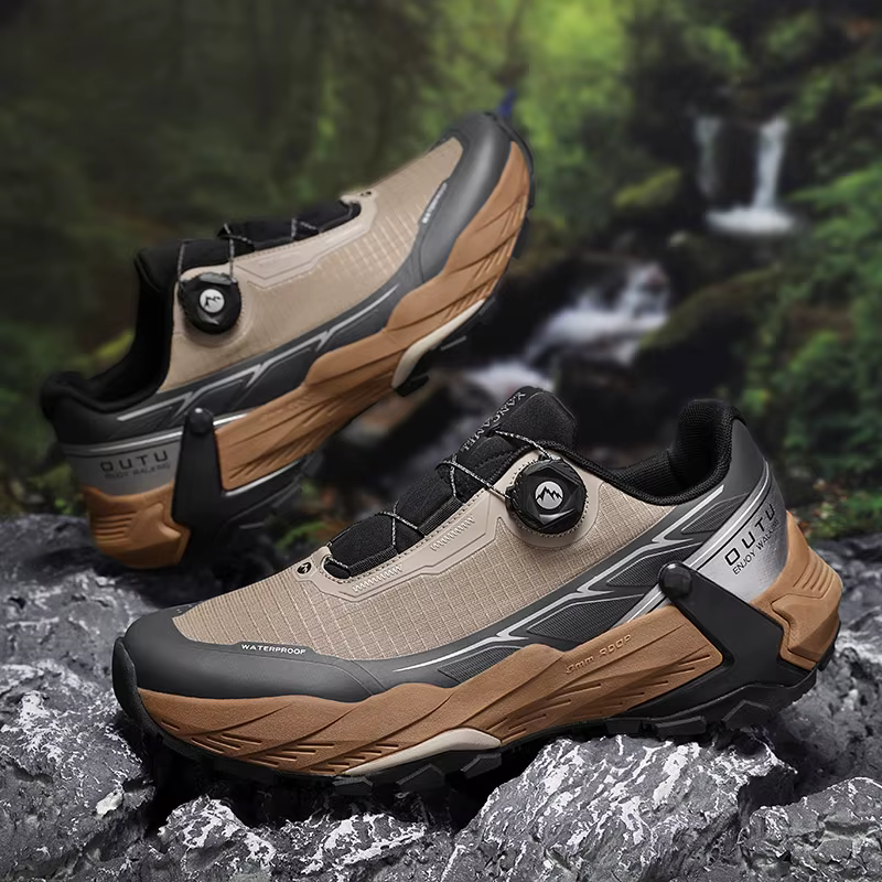 Nouvelles chaussures de randonnée pour hommes montagne