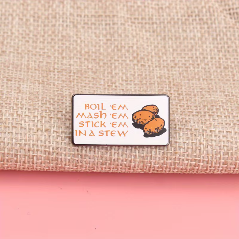 Broche purée de pommes de terre et mijotée Le Seigneur des Anneaux, accessoire de badge drôle.