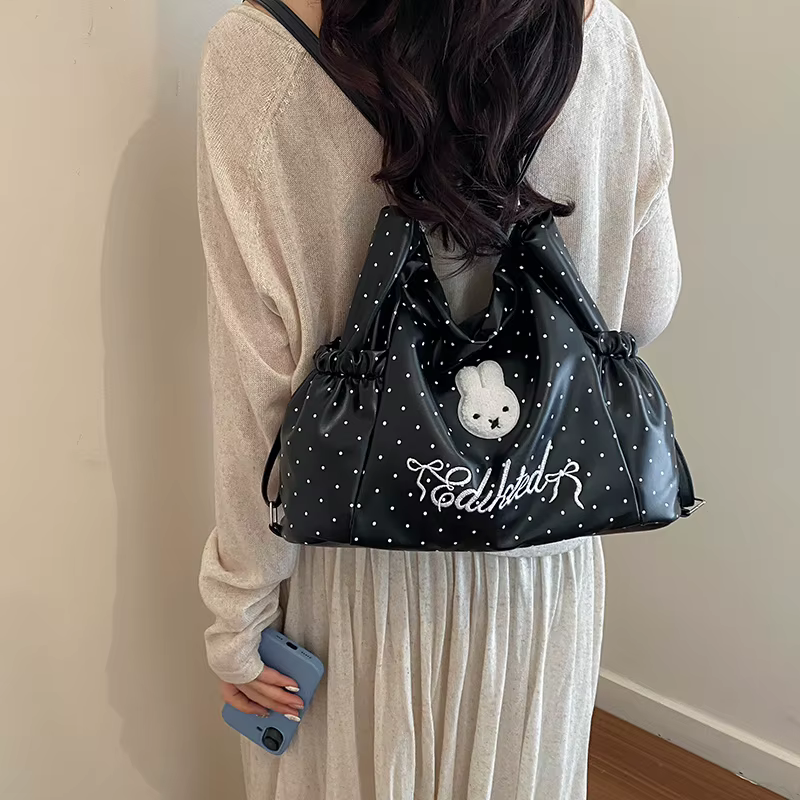 Sac à bandoulière Kawaii à pois avec patch lapin en peluche et pendentif étoile, sac bandoulière grande capacité en nylon pour usage quotidien et scolaire