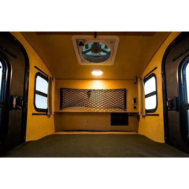 Mini-caravane Teardrop remorquable avec structure renforcée et rangement intérieur pour les voyages en famille et le camping en plein air