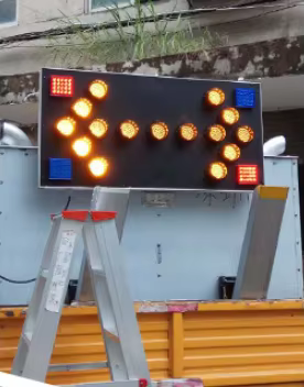 Feu d'avertissement de flèche LED pour circulation
