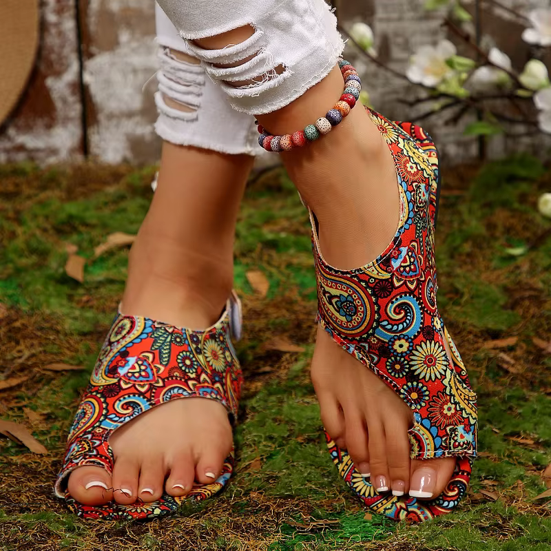 Nouvelles sandales plates bohèmes imprimées pour femmes 2026 – Chaussures décontractées à enfiler de style ethnique, confortables pour l'été, à bout rond