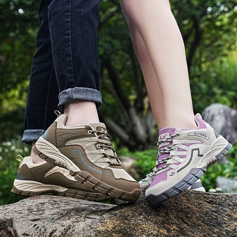 Hommes et femmes chaussures de randonnée