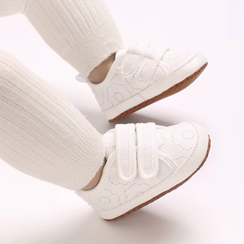 Nouvelle mode infantile printemps chaussure nouveau-né infantile fille loisirs baptême antidérapant marche chaussure blanc à semelles souples Sneaker Prewalker