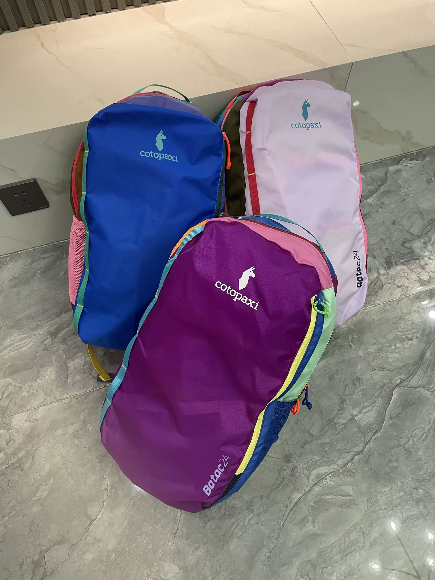 COTOPAXI Sac à dos de randonnée imperméable 24L multicolore, sac à dos de sport extérieur pour le camping, les voyages et la randonnée
