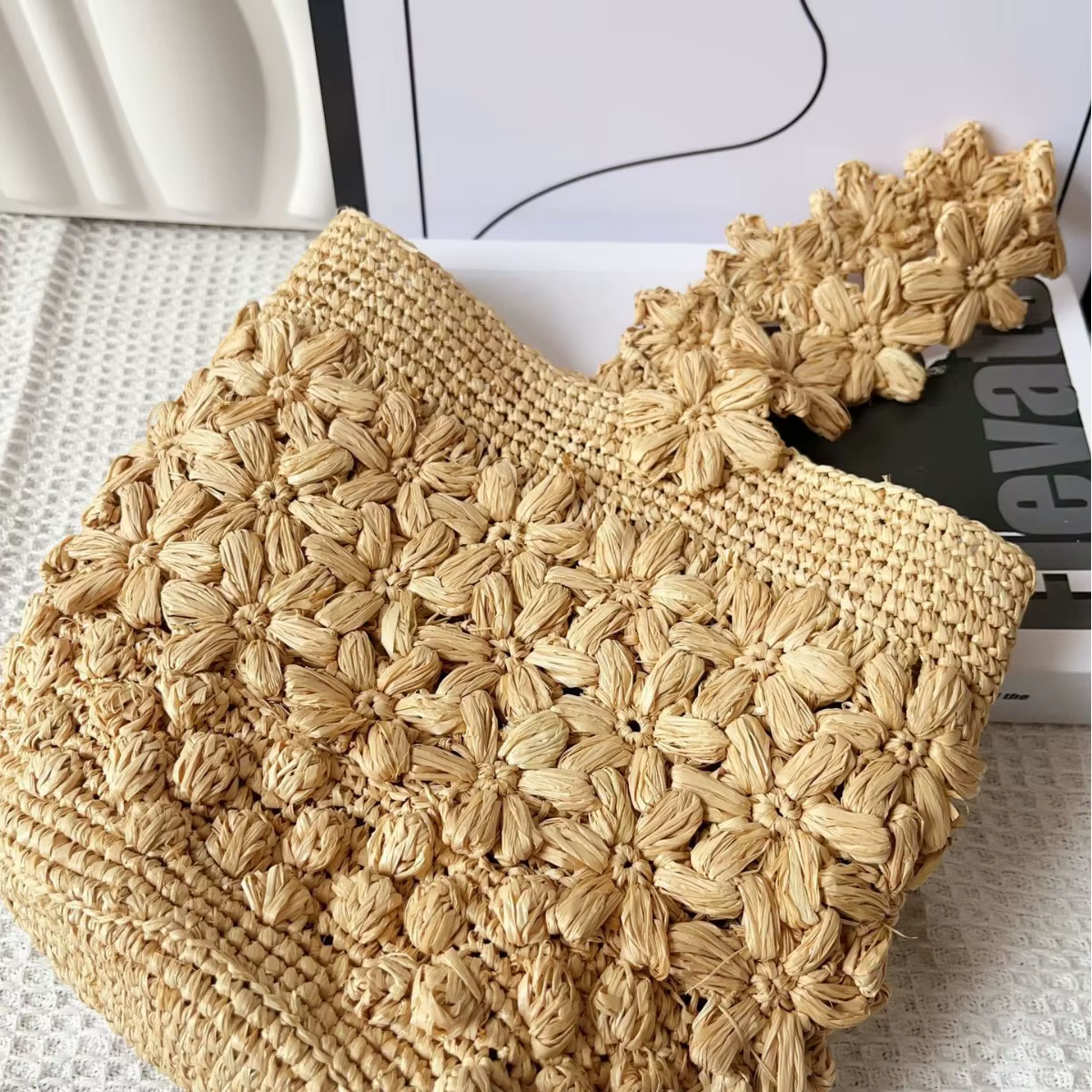 Sac seau en raphia tressé pour femme, fait main, avec fleur au crochet, sac à main en paille, style français, sac fourre-tout