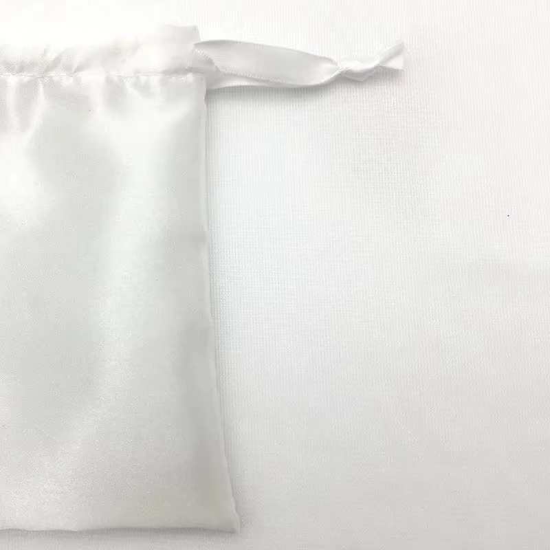 Sac en Satin Blanc pour Emballage de Bijoux