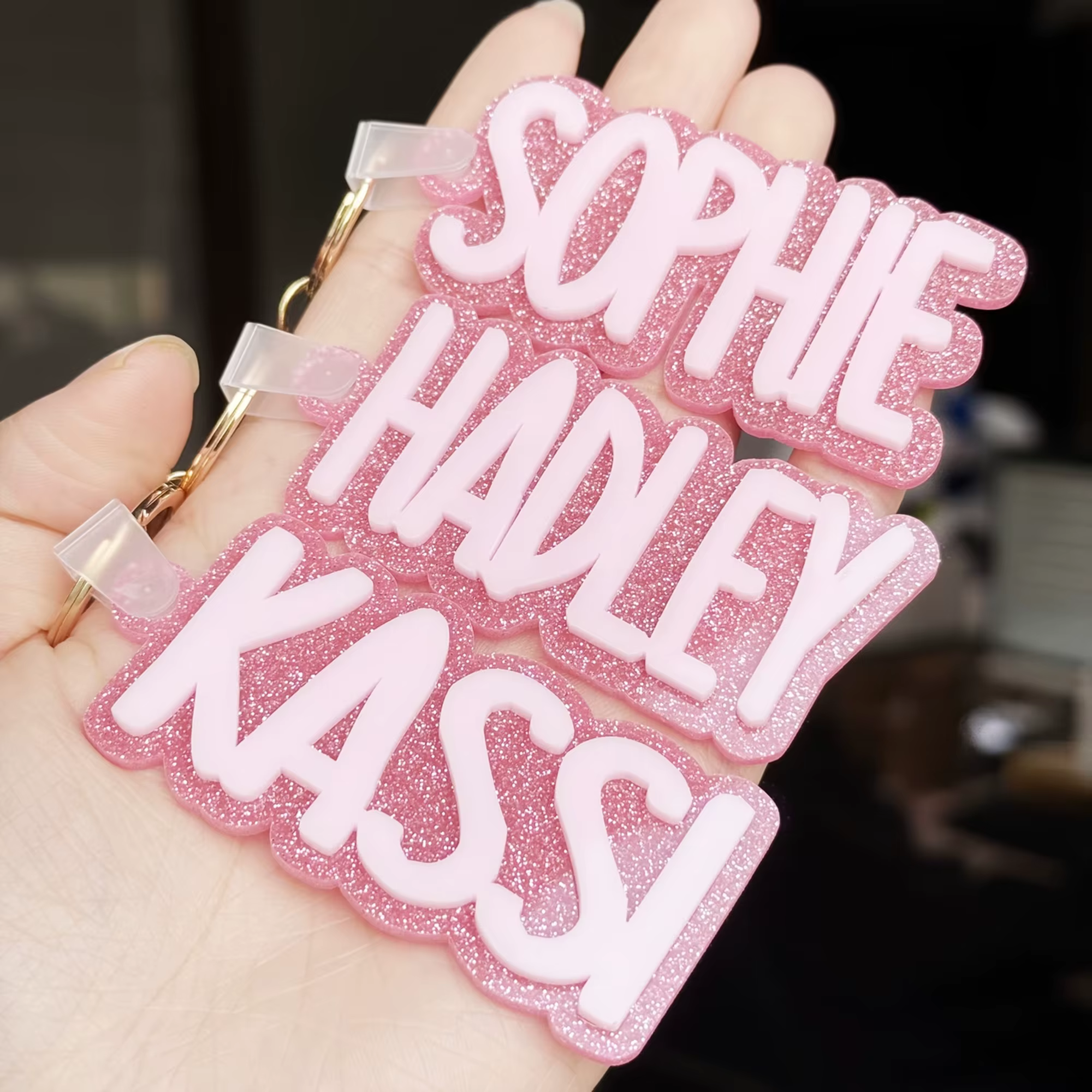 Porte-clés personnalisé avec nom, porte-clés en acrylique avec lettre personnalisée, pendentif vertical avec nom, cadeau d'anniversaire pour petite amie