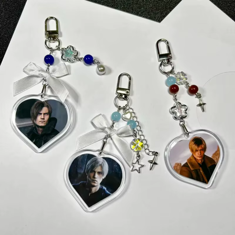 Porte-clés perlé inspiré des jeux vidéo ! |   Accessoire de jeu vidéo : porte-clés Leon Kennedy Ablum