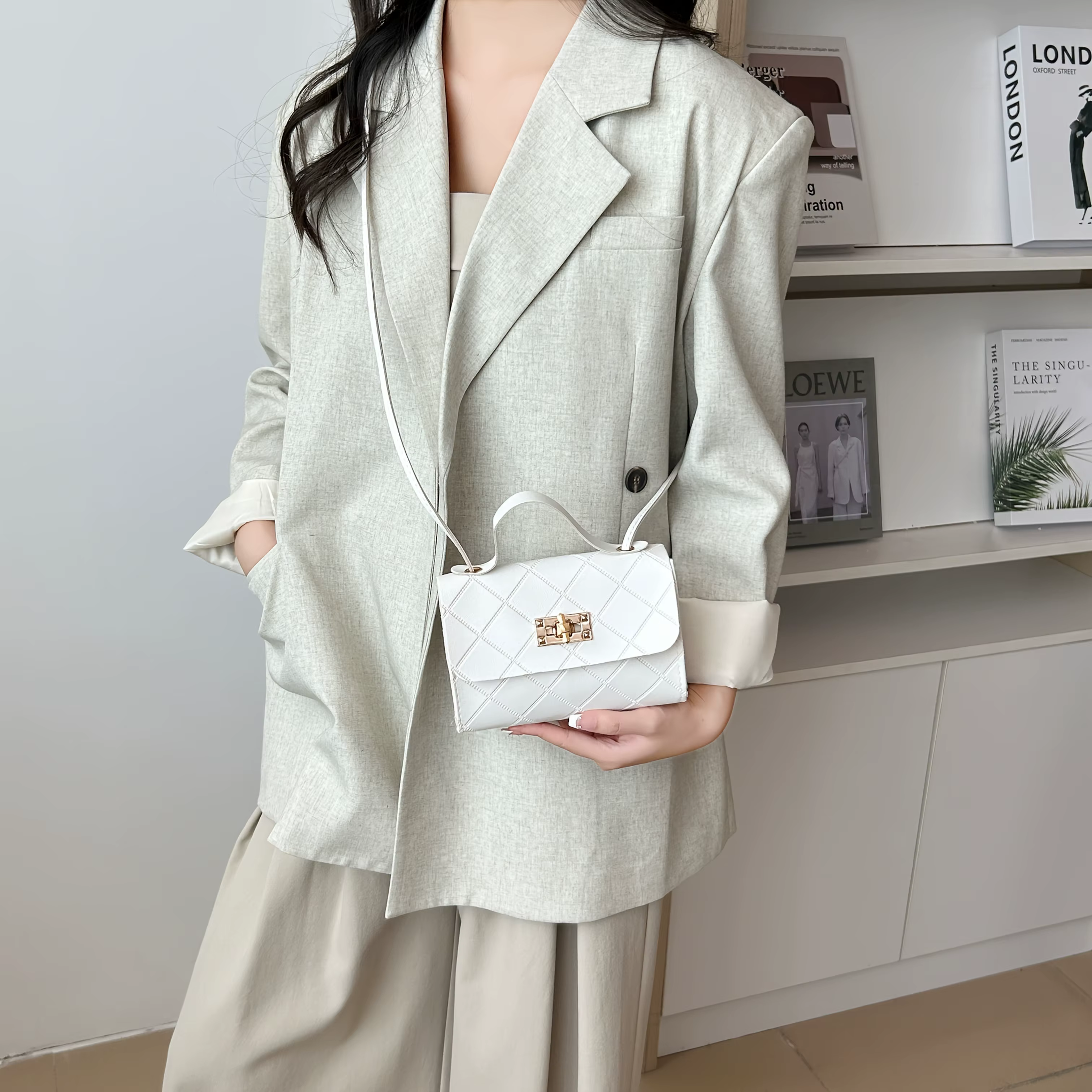 2025 petit sac de messager pour les femmes tendance Lingge broderie caméra femme sac à bandoulière mode chaîne dames