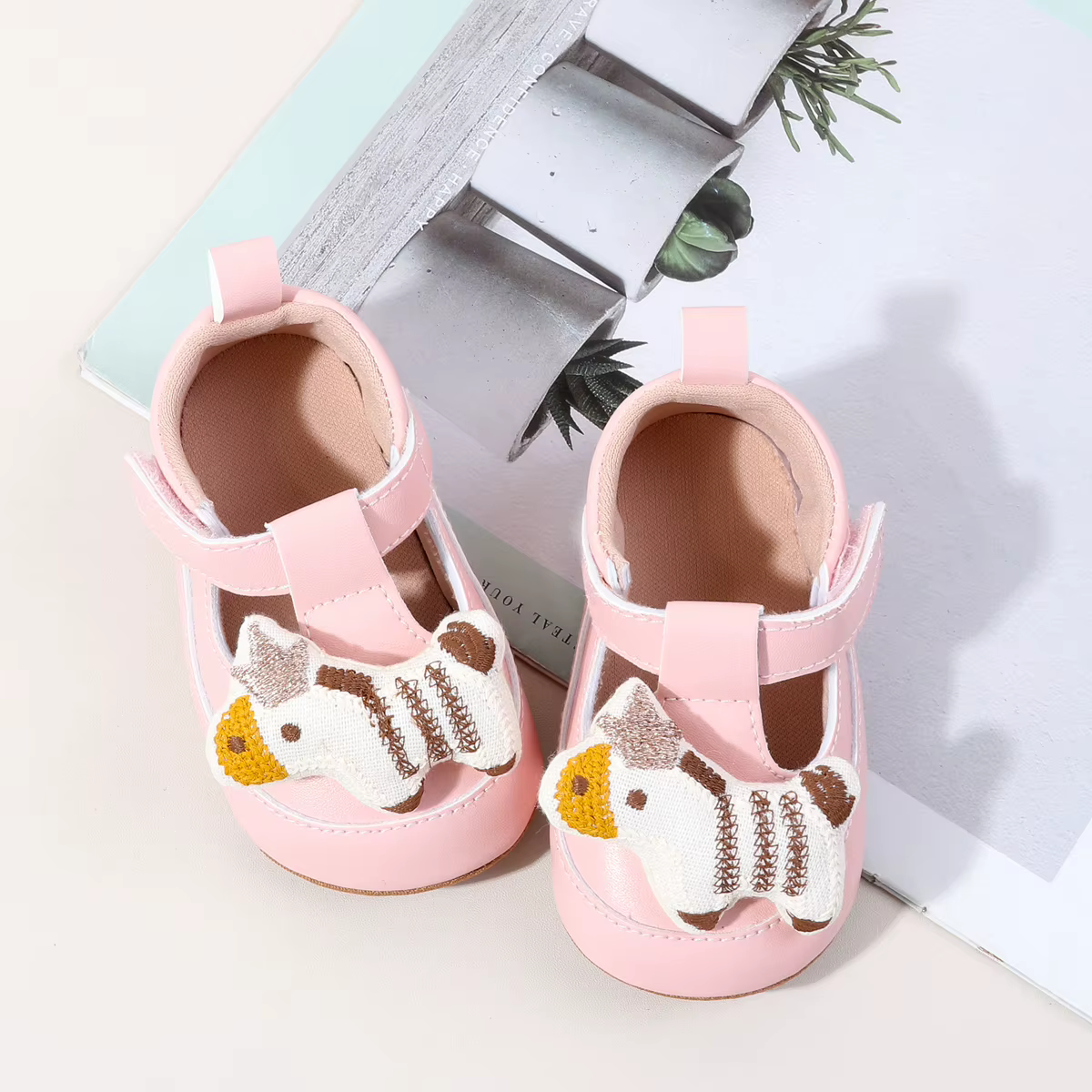 Chaussures de bébé fille 2026 pour les premiers pas, intérieur/extérieur, pour 0-18 mois, printemps et automne, chaussures pour nourrissons de haute qualité