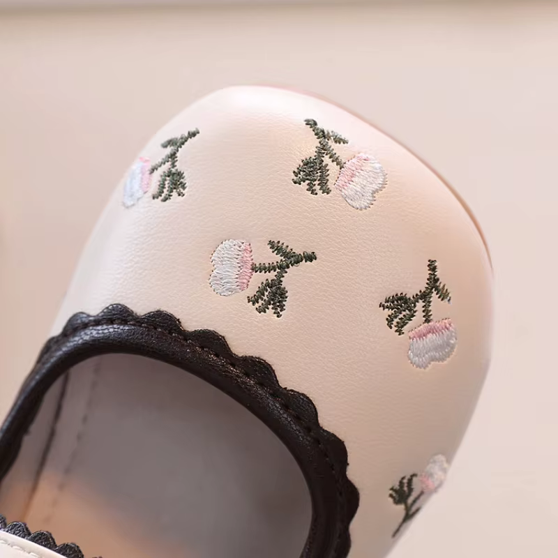 Chaussures décontractées de printemps pour filles, chaussures plates pour enfants avec dentelle florale, couleurs unies, antidérapantes, à la mode, polyvalentes, pour enfants de 4 à 6 ans
