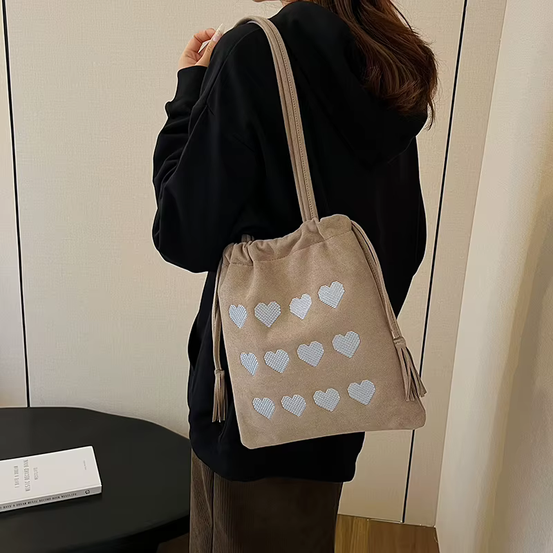 Nylon broderie chaîne fourre-tout décontracté 2026 haute qualité sacs à bandoulière décontractés trajet quotidien doux