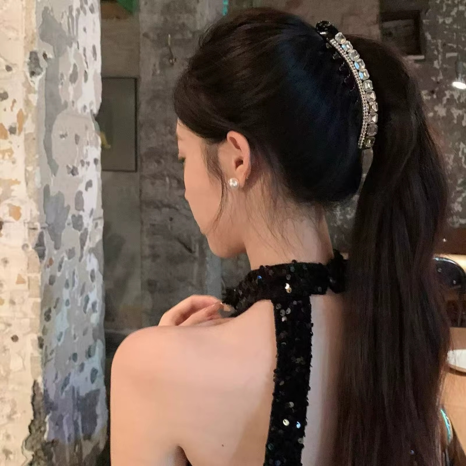 Pince banane en strass croissant scintillant