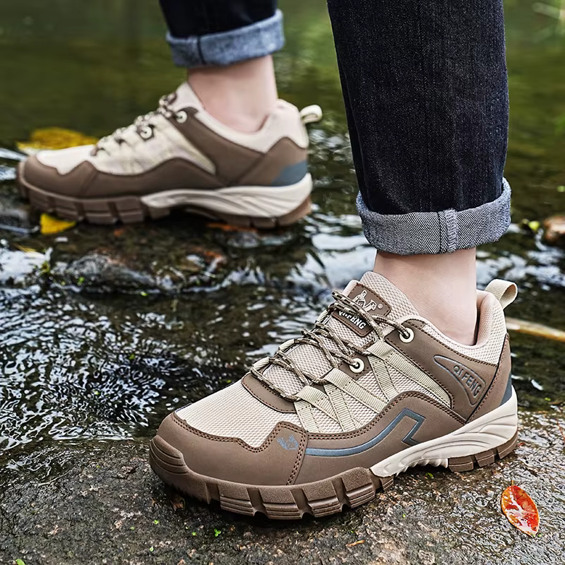 Hommes et femmes chaussures de randonnée