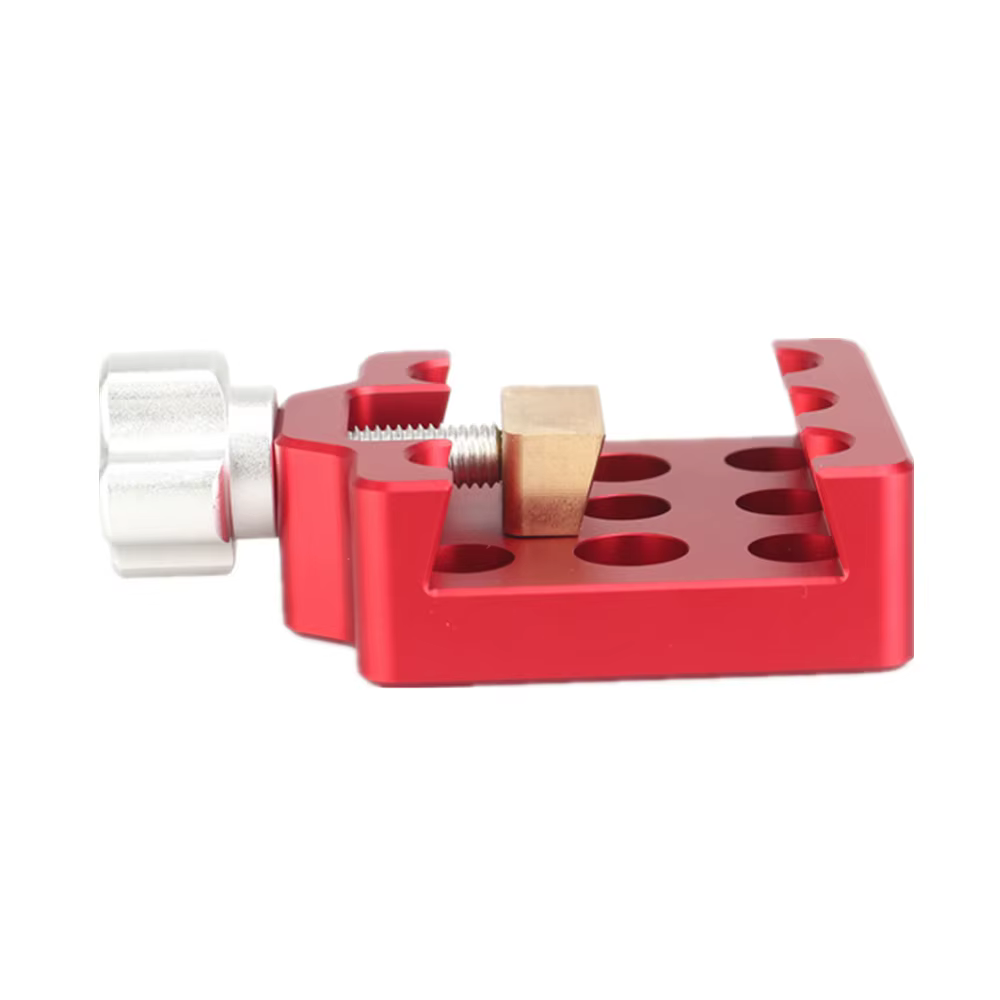 Adaptateur d'accessoires en queue d'aronde