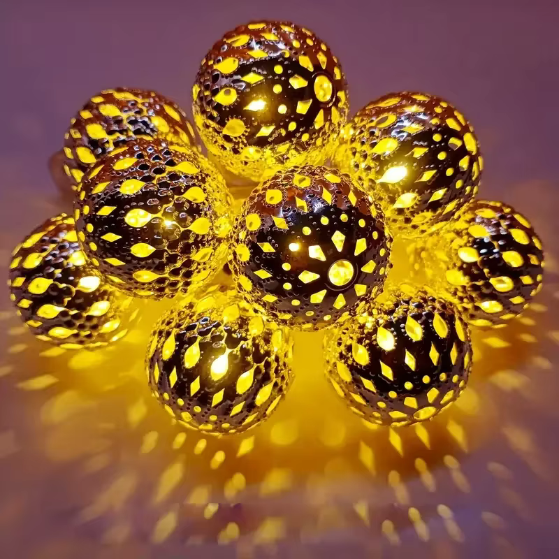 Lampe boule marocaine en fer forgé avec bande LED et guirlande solaire