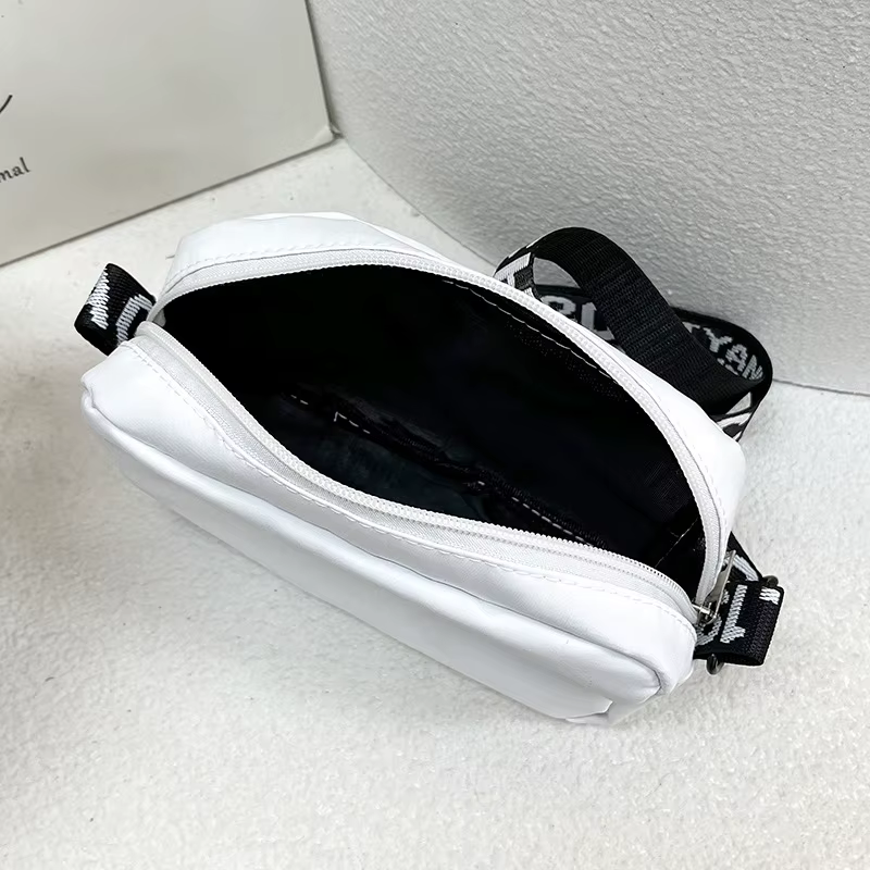 Sac à bandoulière noir et blanc