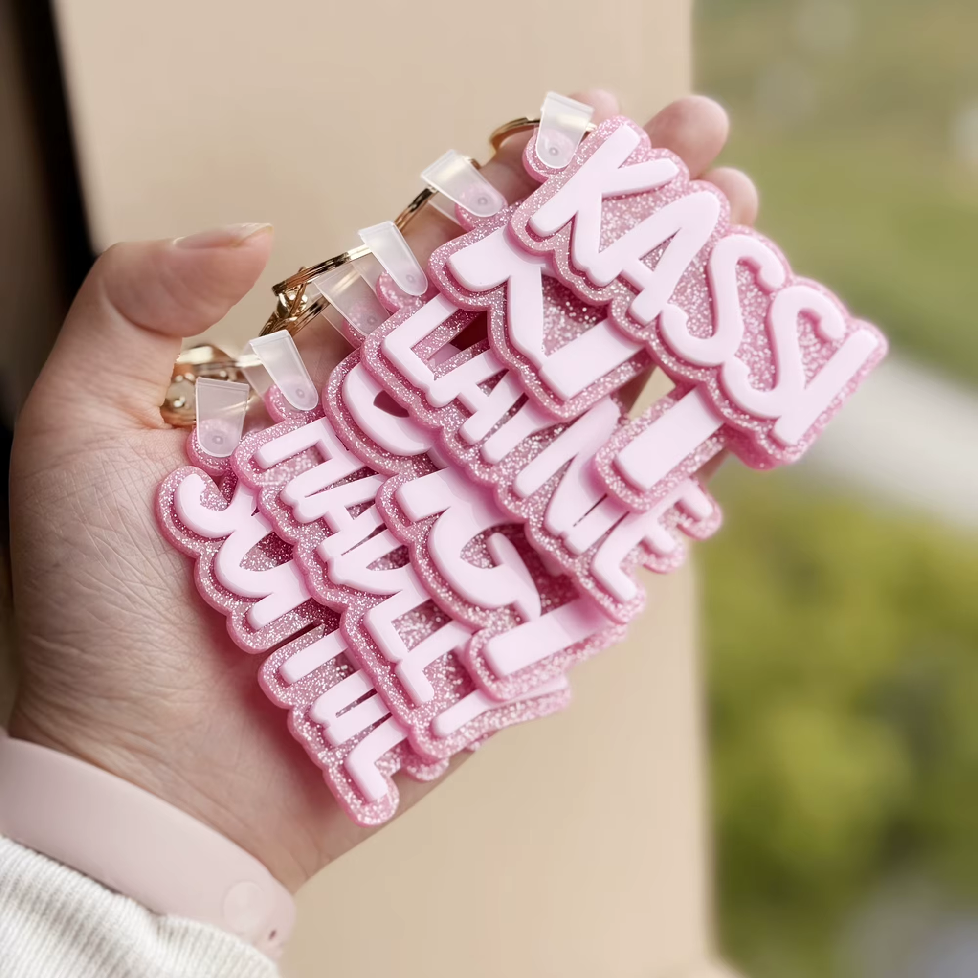 Porte-clés personnalisé avec nom, porte-clés en acrylique avec lettre personnalisée, pendentif vertical avec nom, cadeau d'anniversaire pour petite amie