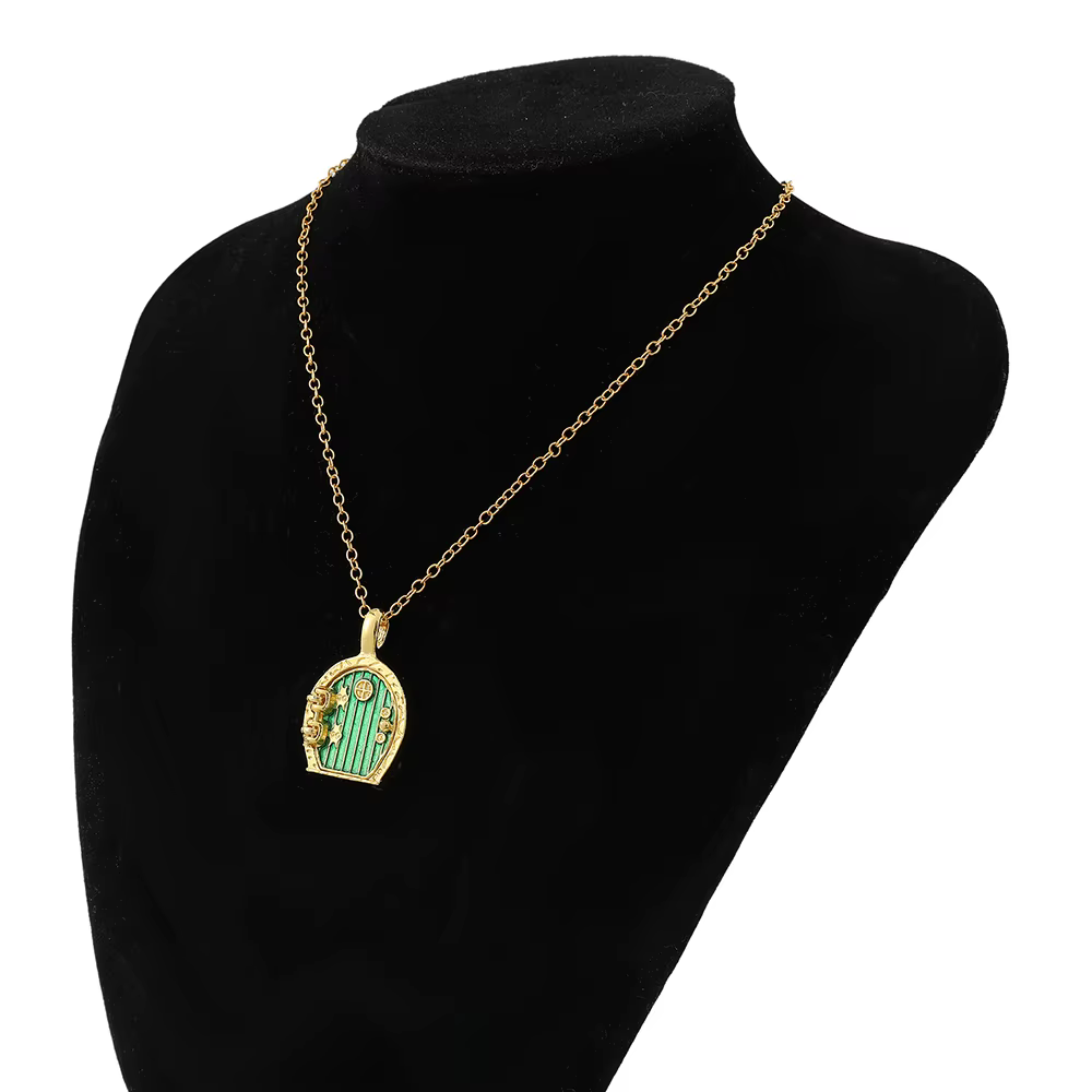 Collier de porte Hobbit du Seigneur des Anneaux – Pendentif bicolore, cadeau pour fans de bijoux de la terre du Moyenne, Inspiration de la Maison de Bilbo