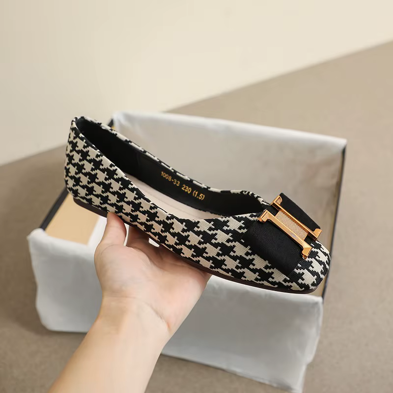 Chaussures plates à bout carré pour femmes