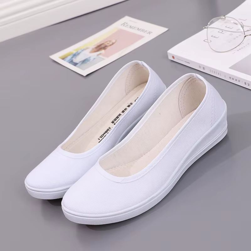 Chaussures d'infirmière blanches à la mode