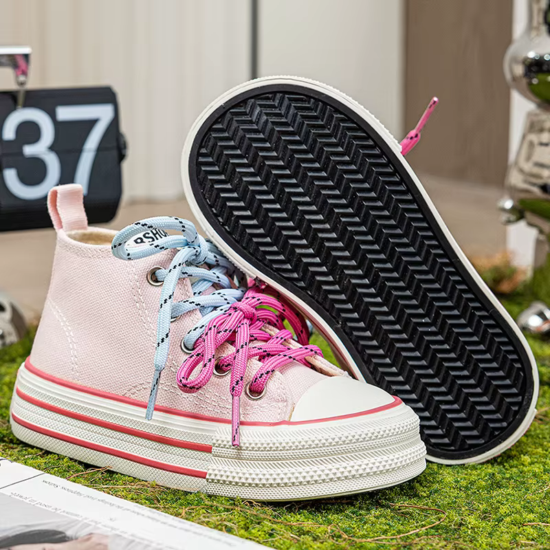 Chaussures en toile pour enfants 2025, chaussures pour enfants de nouveau style printemps et automne, chaussures montantes en tissu pour filles, chaussures simples à semelle souple,