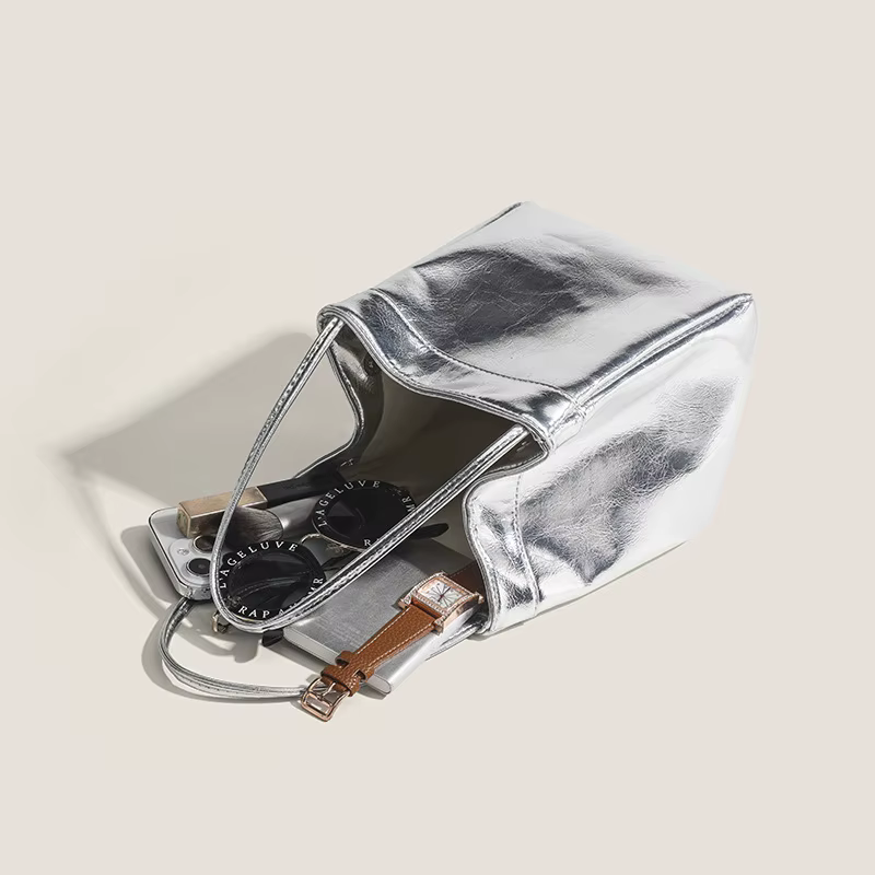 Mini sac seau argenté scintillant à cordon, sac à main à bandoulière scintillant en PU avec portefeuille pour femme