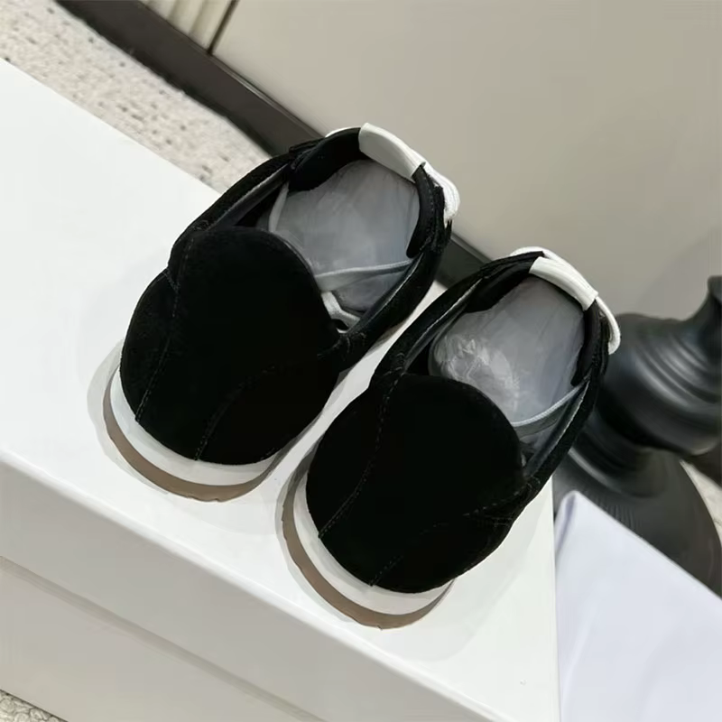 Chaussures de sport pour femmes à bout rond et lacets