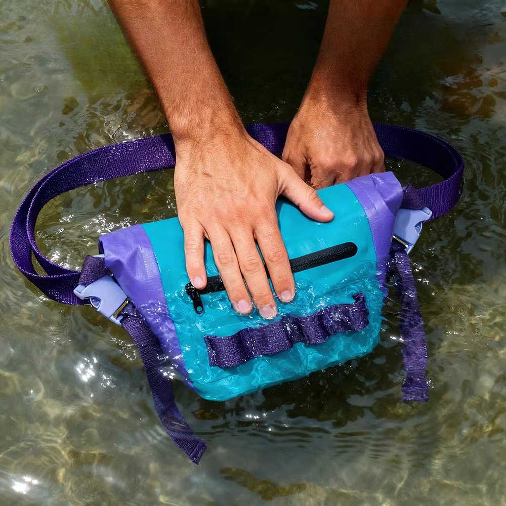 Sac étanche flottant pour la taille