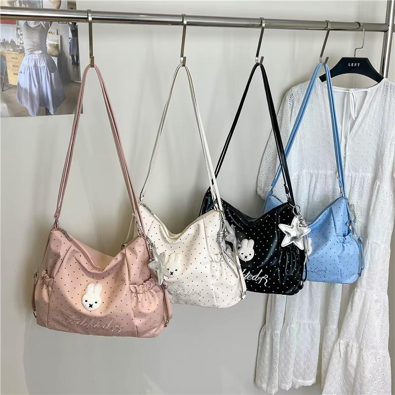Sac à bandoulière Kawaii à pois avec patch lapin en peluche et pendentif étoile, sac bandoulière grande capacité en nylon pour usage quotidien et scolaire
