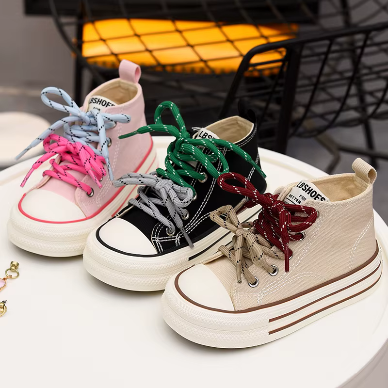 Chaussures en toile pour enfants 2025, chaussures pour enfants de nouveau style printemps et automne, chaussures montantes en tissu pour filles, chaussures simples à semelle souple,