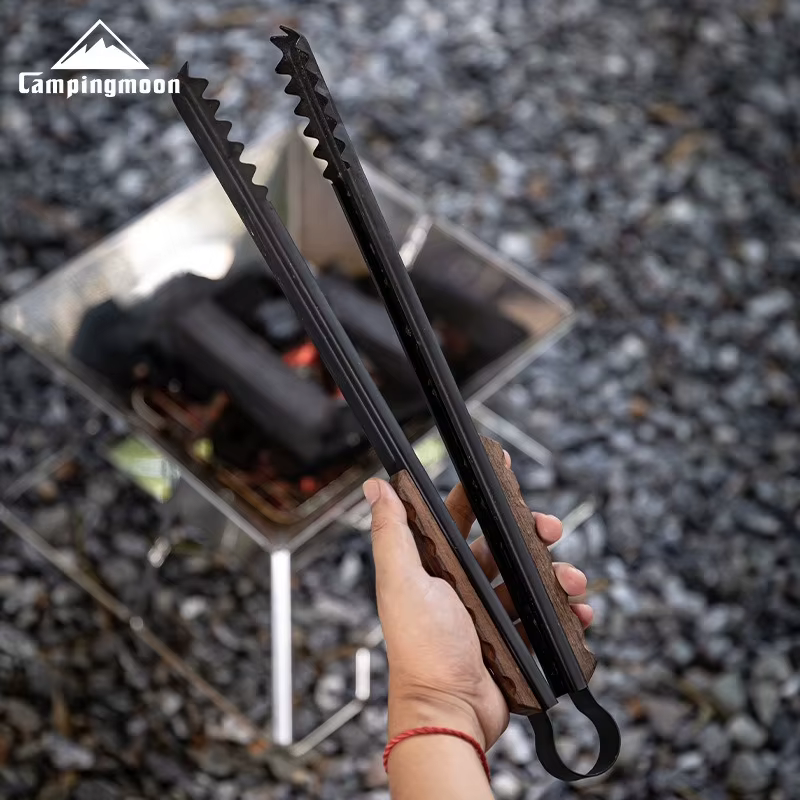 CAMPINGMOON BKMS-41 Pince à charbon multifonctionnelle en acier inoxydable avec poignée en bois massif anti-brûlure pour barbecue