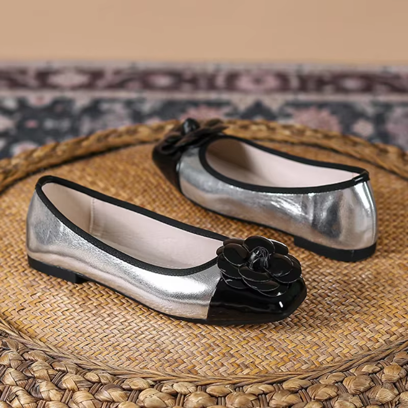 Chaussures plates camélia argentées à bout carré pour femmes, mocassins confortables à semelle souple, bouche peu profonde, à enfiler, décontractés, 2023